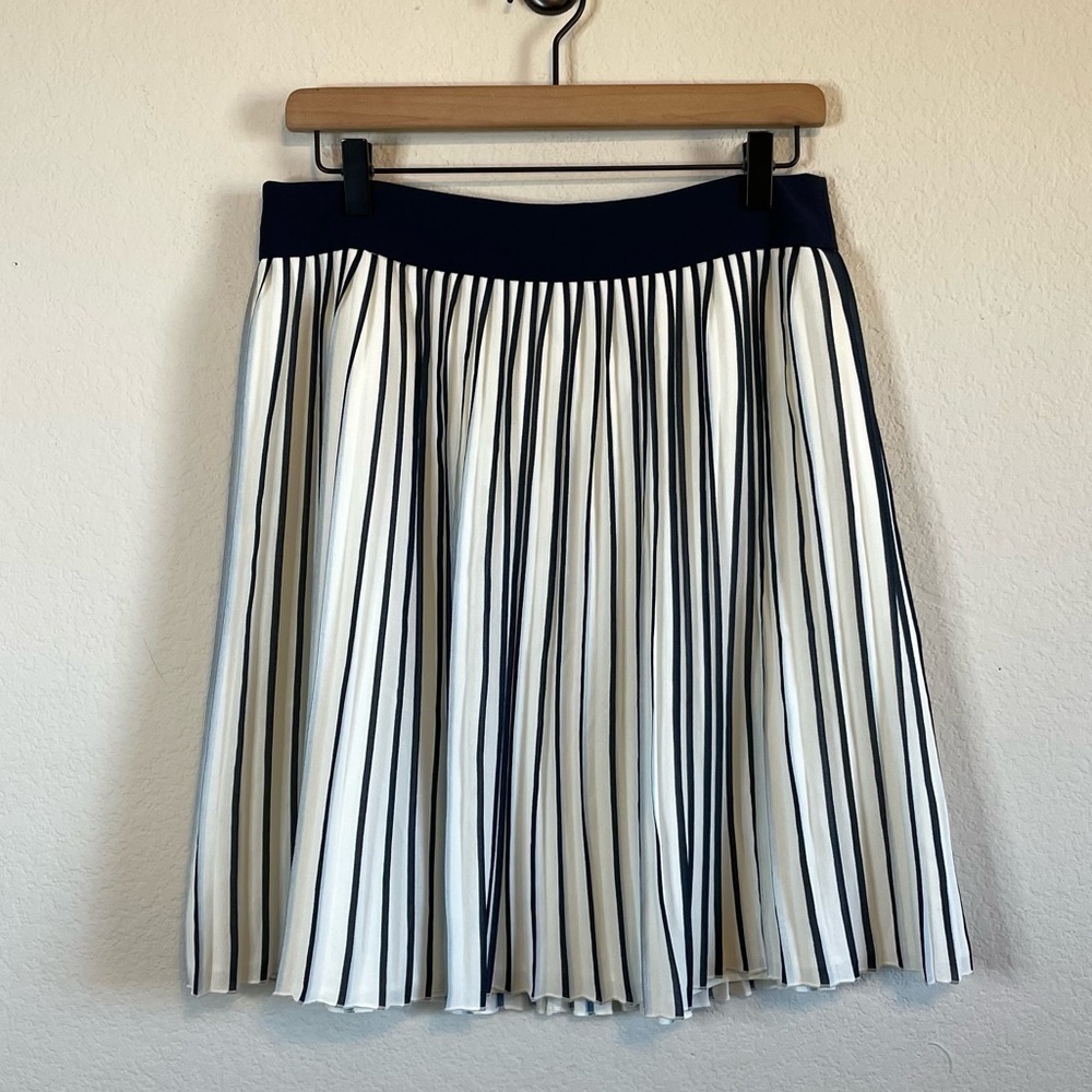 J. Crew Sunburst Chiffon Pleated Navy Blue & White Stripe Skirt B8227 Size 4